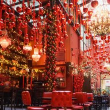 Στόλισε το Noel, το πιο χριστουγεννιάτικο μαγαζί της Αθήνας