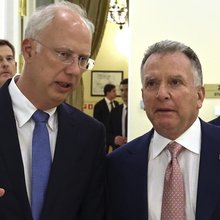 Ο απεσταλμένος του προέδρου Βλαντιμίρ Πούτιν για επενδύσεις, Κιρίλ Ντμίτριεφ (αριστερά), και ο ειδικός απεσταλμένος του προέδρου των ΗΠΑ Ντόναλντ Τραμπ, Στιβ Γουίτκοφ