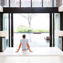 Η νέα πραγματικότητα των υπερπλουσίων δεν μετριέται πια σε τετραγωνικά, αριθμό υπαλλήλων ή ιλιγγιώδη ποσά σε επενδυτικά χαρτοφυλάκια. Μετριέται σε ιδιωτικότητα / SHUTTERSTOCK