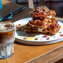 Βάφλα με κοτόπουλο στο Penny Lane / Φωτογραφία: Facebook