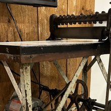 Για πάνω από πέντε δεκαετίες, ένα παράξενο μηχάνημα με ρόδες και κεραμική βάση έμενε ξεχασμένο σε αποθήκη του Ιστορικού Συλλόγου της κομητείας Ντόρτσεστερ στο Μέριλαντ / FACEBOOK