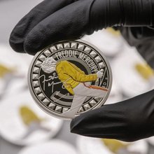 Σαράντα χρόνια μετά το Live Aid, το πρόσωπο του Φρέντι επιστρέφει σε ένα μικρό μεταλλικό σύμβολο εθνικής μνήμης / ΑΡ