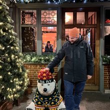 Ο Τάσος Αντωνίου στο στολισμένο Λονδίνο