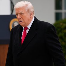 Ο Ντόναλντ Τραμπ όχι στην καλύτερη δυνατή διάθεση, με την σύζυγό του Μελάνια 