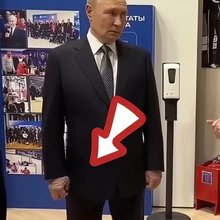 Ο Ρώσος πρόεδρος Βλαντίμιρ Πούτιν εμφανίστηκε με πρησμένο χέρι σε πρόσφατη συνέντευξη