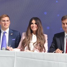 Τζέικομπ Χέλμπεργκ, Κίμπερλι Γκίλφοϊλ, Χάρης Θεοχάρης