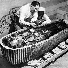 Έναν αιώνα μετά την αποκάλυψη του τάφου του Τουταγχαμών, το αφήγημα του θριάμβου και της «λαμπρότερης στιγμής» της αρχαιολογίας αρχίζει να φθίνει / WIKIPEDIA