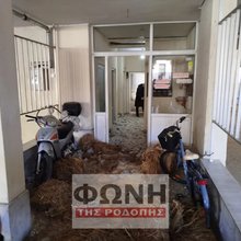 Από την έφοδο των αγροτών στο γραφείο 
