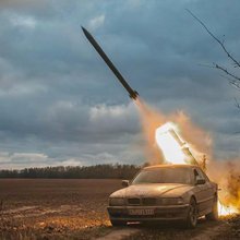 H BMW που τρέμουν οι Ρώσοι -Ουκρανοί στρατιώτες τοποθέτησαν εκτοξευτή πυραύλων σε μια Σειρά 7