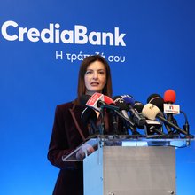 Η κ. Βρεττού, CEO της CrediaBank
