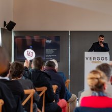 Στιγμιότυπο από τη δημοπρασία κρασιών