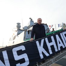 O Ερντογάν ποζάρει στο νέο τουρκικό υποβρύχιο