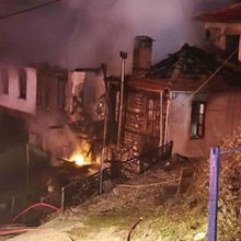 Φωτιά σε δύο σπίτια στο Μέτσοβο