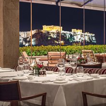 Στο εστιατόριο του ιστορικού ξενοδοχείου «Μεγάλη Βρεταννία»