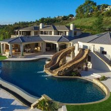 To σπίτι του Άντονι Ντέιβις στο Λ.Α.