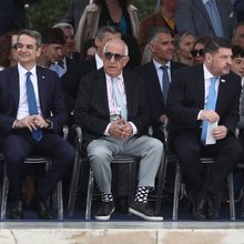 Ο Νικήτας Κακλαμάνης στην στρατιωτική παρέλαση της 25ης Μαρτίου 