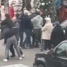 Πιάστηκαν στα χέρια σε χριστουγεννιάτικο παζάρι στις ΗΠΑ