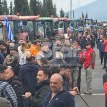 Αγρότες έκλεισαν την εθνική οδό Αθηνών-Λαμίας