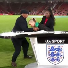 Δημοσιογράφος κατέρρευσε στην διάρκεια ποδοσφαιρικού pregame