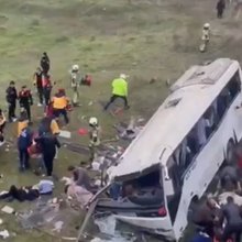 Λεωφορείο σε χαράδρα στη Κωνσταντινούπολη