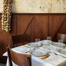 Η παραδοσιακή ταβέρνα «Manari» του Άρη Βεζενέ