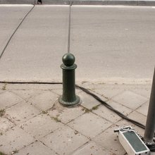 Μαύρα καλώδια στους δρόμους για μέτρηση του φόρτου κίνησης