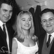 Η Ντόρα Γιαννακοπούλου με τον Μίκη Θεοδωράκη και τον Μάνο Χατζιδάκι