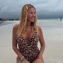 Χριστίνα Παππά: Καλοκαιρινή απόδραση με την εγγονή της -Εντυπωσιάζει με μπικίνι στα 57