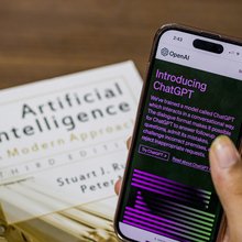 Σύμφωνα με πηγές του Wired, τουλάχιστον δύο εργαζόμενοι στην ομάδα οικονομικής έρευνας της OpenAI παραιτήθηκαν εξαιτίας της απογοήτευσής τους / PEXELS