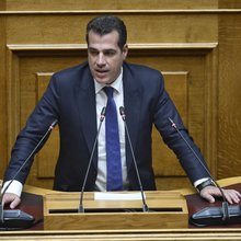 Ο Θάνος Πλεύρης στη Βουλή