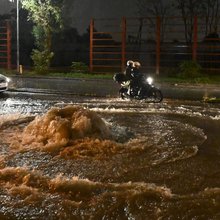 Πλημμύρισαν κεντρικοί δρόμοι σε περιοχές της Αττικής