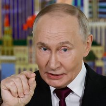 Ο Ρώσος πρόεδρος Βλάντιμιρ Πούτιν συνομιλεί με δημοσιογράφους την Τρίτη 2 Δεκεμβρίου, στη Μόσχα