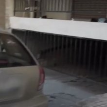 Ρέμα περνάει μέσα από ισόγεια πολυκατοικίας στη Ριζούπολη