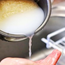 Το νερό του ρυζιού είναι εξαιρετικά ωφέλιμο για τα φυτά