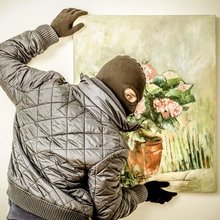 Σε μια παγκόσμια αγορά που ξεπέρασε τα 57 δισ. δολάρια το 2024, τα έργα τέχνης λειτουργούν όχι μόνο ως πολιτιστικά αντικείμενα αλλά ως υψηλής πυκνότητας οικονομικά «δοχεία αξίας» / SHUTTERSTOCK