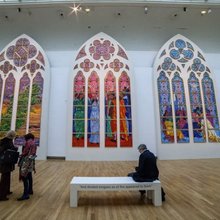 Τα πλήρους μεγέθους έξι νέα βιτρό, που εκτίθενται στο Grand Palais στο πλαίσιο της έκθεσης D’un seul souffle (Με μία ανάσα) / GETTY