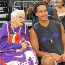 Στα 102 έτη της, είδε για πρώτη φορά την αγαπημένη της ομάδα