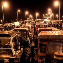 Σκληραίνουν τη στάση τους οι αγρότες