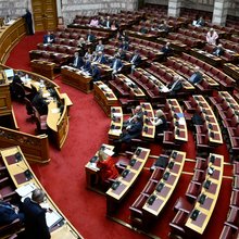 Βουλή: Κόντρα Θεοδωρικάκου-Φάμελλου για τον... εξώστη