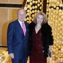 Σπάνια εμφάνιση για την εγγονή του Βασίλη Τσιτσάνη, Ζωή: Βραδινή έξοδος με τον εφοπλιστή σύζυγό της, Γιώργο Τσαβλίρη