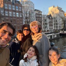 Η Κατερινά Διδασκάλου μαζί με την οικογένειά της στο Άμστερνταμ
