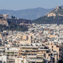 Ακίνητα στην Αθήνα, με φόντο την Ακρόπολη και τον Λυκαβηττό
