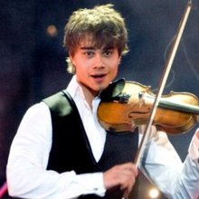 Ο Αλεξάντερ Ρίμπακ στην σκηνή της Eurovision