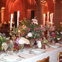 Το λευκό τραπεζομάντηλο φεύγει: Η νέα elegant επιλογή για το τραπέζι το 2026