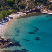 Η παραλία Πετροκοπιό στους Φούρνους 