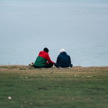 Δύο φίλοι συζητούν 