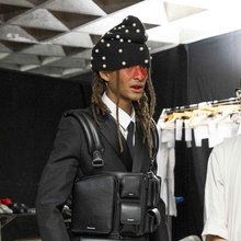 Ο Τζέιντεν Σμιθ στην παρουσίαση της πρώτης του συλλογής για τον οίκο Christian Louboutin 