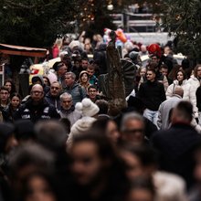 Κοσμος σε πεζόδρομο