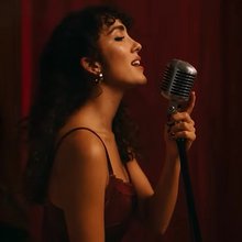 Ποια είναι η «μυστηριώδης» τραγουδίστρια Λολίτα