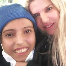 O 18χρονος Μάριος μαζί με την μητέρα του